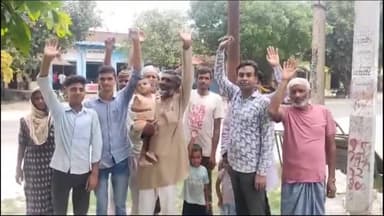 हसनपुर: दोरारा के ग्रामीणों ने जर्जर हो रही हाई टेंशन विद्युत लाइन को हटवाने को लेकर किया प्रदर्शन