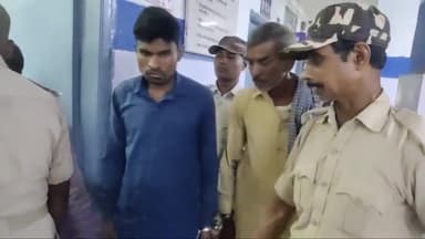 अररिया: फुलवारी गांव से जमीन विवाद के मामले में पुलिस ने तीन लोगों को किया गिरफ्तार न्यायालय में किया पेश