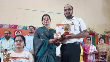 सुल्तानपुर: राम नरेश त्रिपाठी सभागार में मेघावी छात्राओं का किया गया सम्मान समारोह,सीडीओ ने छात्राओं को बाटा सम्मान पत्र