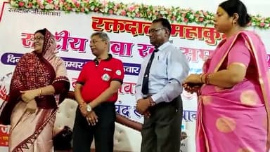 बलरामपुर समाचार और राष्ट्रीय सेवा रत्न से सम्मानित हुए आलोक अग्रवाल बताते चलें की अवधपुरी में समाजसेवी संस्था ने बलरामपुर के समाजसेवी आलोक अग्रवाल को ब्लड डोनेशन बराबर करने के लिए प्रमाण पत्र अंग वस्त्र व प्रशस्ति पद देकर सम्मानित किया