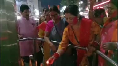 हज़ारीबाग: लोकसभा से महिला बिल पास होने की खुशी में झंडा चौक पर भाजपा महिला मोर्चा  ने उड़ाया गुलाल