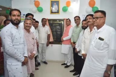 होशंगाबाद नगर: आरसीसी मॉल में खादी ग्रामोद्योग बोर्ड के अध्यक्ष व कैबिनेट मंत्री दर्जा प्राप्त ने नवीन खादी ग्रामोद्योग का किया शुभारंभ