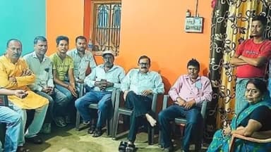 इचाक: कांग्रेस नेता डॉ आर सी प्रसाद  मेहता ने इचाक प्रखंड के देवकुली पंचायत का भ्रमण किया