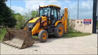 सिराथू: अवैध घरों को गिराने के लिए मोहिउद्दीनपुर गए बुलडोजर की निकली हवा हुआ पंचर, बनने के बाद हुई कार्रवाई