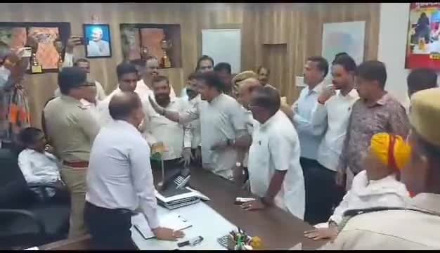 भीलवाड़ा: #भीलवाडा जिले के #कोटड़ी थाना क्षेत्र के ग्राम नरसिंहपुरा में 14 साल की बालिका की हत्या के मामले में लापरवाही बरतने वाल