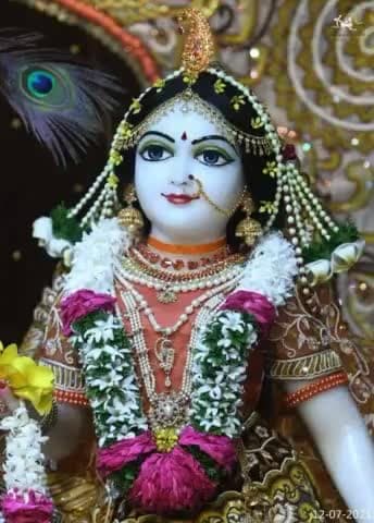 राधा मेरी स्वामिनी मैं राधे जू को दास,
जन्म जनम मोहे दीजियो श्रीवृंदावन वास।

श्रीकृष्णप्रिया ठकुरानी श्री #राधारानी जू के #प्राकट्य_दिवस पर कोटि- कोटि शुभकामनाएं।
