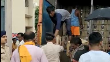 नासरीगंज: कछवा थाना के पुलिस ने कछवा बाजार से एक ट्रक अवैध अंग्रेजी शराब किया बरामद।