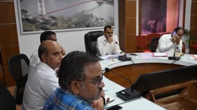 टिहरी: जिन स्कूलों में शौचालय नहीं है वहां पर शौचालय बनाएं और अधिक आवाजाही वाले स्थान पर हाईटेक चिकित्सा केंद्र बनाएं:डीएम