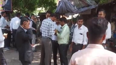 बहराइच: जिला बार एसोसिएशन सभागार में अधिवक्ता संघ चुनाव कल, चुनावी प्रक्रिया के चलते अधिवक्ताओं ने आज की एक दिवसीय हड़ताल