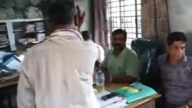 तमकुही राज: सलेमगढ़-2 के नए कोटेदार की दुकान निरस्त, हाईकोर्ट के निर्देश पर एसडीएम तमकुहीराज ने की पुरानी दुकान बहाल