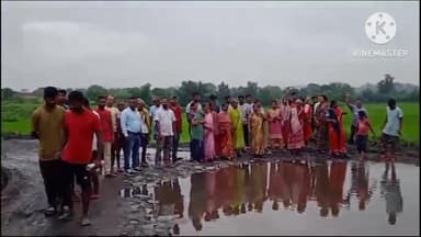 पतरातू: चेंगड़ा के ग्रामीणों ने सड़क बनाने की मांग को लेकर किया विरोध प्रदर्शन