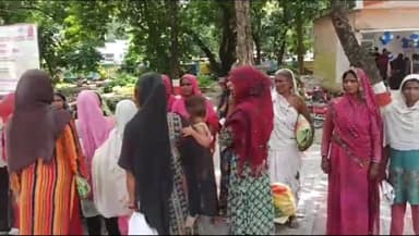 बहराइच: बैकुंठा के ग्रामीणों ने कोटेदार पर राशन न देने का लगाया आरोप,डीएम को दिया प्रार्थना पत्र