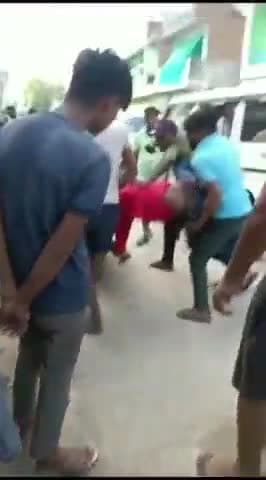 मड़िहान: जिगना इलाके में बीच चौराहे पर दबंगों ने ई-रिक्शा चालक को बेरहमी से पीटा, वीडियो सोशल मीडिया पर वायरल