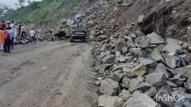 पावकी देवी: पावकी देवी:बगडधार के पास चट्टान दरकी,हाइवे बंद,लोग परेशान