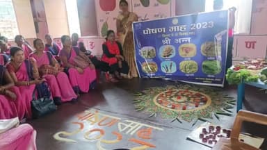 इचाक: इचाक प्रखंड के परासी बड़ा अखाड़ा आंगनबाड़ी केंद्र में राष्ट्रीय पोषण माह का आयोजन किया गया