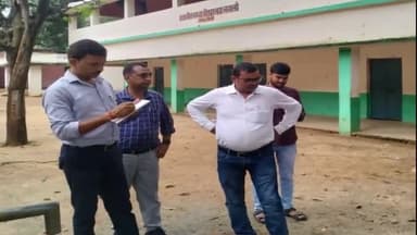 बिरनी: गादी पंचायत में बनने वाले सोकपिट व अन्य योजना में गड़बड़ी को लेकर सहायक अभियंता नरेश कुमार और बीडीओ  ने की जांच