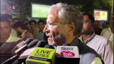 पटना ग्रामीण: लालू यादव का एक ही नारा था तुम मुझे जमीन दो मैं तुम्हें नौकरी दूंगा: एयरपोर्ट पर बीजेपी सांसद सुशील मोदी