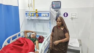 झालरापाटन: खानपुर सारोला मार्ग पर बाइक से गिरकर विवाहित हुई गंभीर रूप से घायल झालावाड़ के एसआरजी अस्पताल में भर्ती