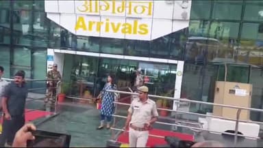 गिर्वा: आप नेता और सांसद संजय सिंह पहुंचे डबोक एयरपोर्ट, राघव और परिणीति चोपड़ा की शादी के समारोह में लेंगे हिस्सा