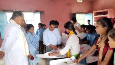 सिलाव: स्वक्षता ही सेवा कार्यक्रम के अंतर्गत सुरुमपुर उत्क्रमित मध्य विद्यालय में स्वक्षता को लेकर विडिओ ने दिलाई सपथ