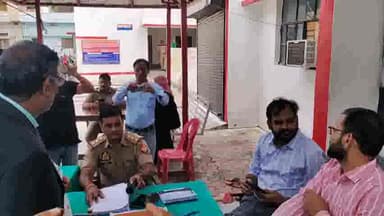 भदोही: कोतवाली भदोही में संपूर्ण समाधान दिवस का हुआ आयोजन, एडीएम ने सुनी लोगों की समस्याएं