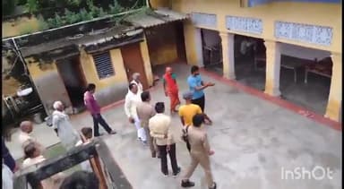 एटा: गांव मोहम्मदपुर में घर में चोरी की नीयत से घुसे चोर परिजनों ने एक चोर को पकड़ा किया पुलिस के हवाले अन्य चोर हुए फरार