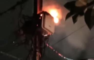 सिंगरौली: नवजीवन विहार शिवाजी कांप्लेक्स के पास पोल के तार में लगी आग, फायर ब्रिगेड के गाड़ी ने आग पर पाया काबू