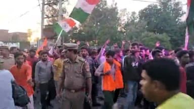 गोंडा: धानेपुर में स्थापित गणेश प्रतिमाएं कड़ी सुरक्षा व्यवस्था के बीच विसर्जन के लिए हुईं रवाना, नदियों में होगा विसर्जन