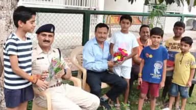 इटारसी: पुलिसकर्मियों ने कॉलोनी परिसर में लगाए 101 छायादार पौधे, SDOP सहित अन्य पुलिसकर्मियों ने पौधों की सुरक्षा का लिया जिम्मा