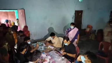 महिषी: तेलबद्धा गांव में डायरिया का  बढ़ा प्रकोप, महिषी पीएचसी प्रभारी के नेतृत्व में चिकित्सकों की टीम पहुंच किया इलाज