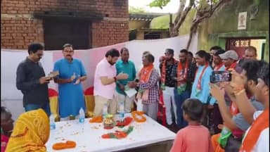 गिरिडीह: बनियाडीह के गांधीनगर में कई लोगों ने थामां भाजपा का दामन, पूर्व विधायक निर्भय शाहाबादी ने किया सभी का अभिनंदन