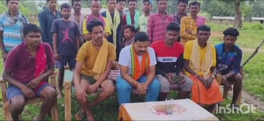 दंतेवाड़ा: ग्राम गोंगपाल में ग्रामीणों ने   नंदलाल के नेतृत्व में सुना प्प्रधानमंत्री नरेंद्र मोदी के मन की बात का प्रसारण