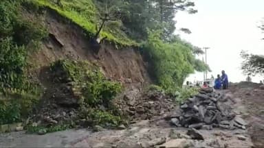 घाट: चमोली जिले में अभी भी 10 ग्रामीण सड़क मार्ग अवरूद्ध आपदा कंट्रोल रूम से मिली जानकारी अनुसार