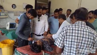 एटा: रारपट्टी में खेत पर चारा काटते समय युवक ने पुरानी रंजिश के चलते 4 लोगों पर ब्लेड से शरीर फाड़ने का लगाया आरोप, हालत गंभीर