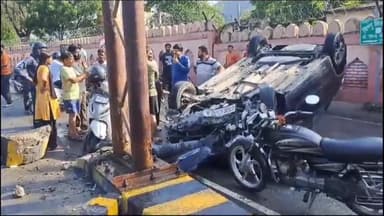 अजमेर: सीआरपीएफ जीसी 1 के पास अनियंत्रित होकर कार पलटी, कोई हताहत नहीं