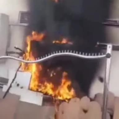 गंगानगर: दयानंद मार्ग स्थित साड़ी की दुकान में लगी आग शॉर्ट सर्किट से लगी आग