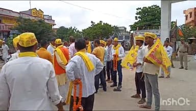 बलरामपुर: सु भासपा के राष्ट्रीय अध्यक्ष ओम प्रकाश राज भर का कार्यकर्ताओं ने वीर विनय चौराहा पर किया स्वागत