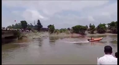 रामसनेही घाट: कोटवासड़क में कल्याणी नदी पुल से कल एक युवक को नदी में फेंकने की आशंका, आज एसडीआरएफ की टीम नदी में युवक की कर रही तलाश