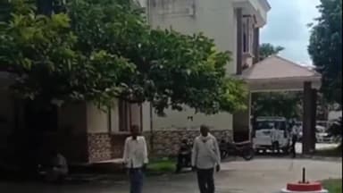 सिराथू: बसेड़ी निवासी व्यक्ति ने दबंगों पर जमीन कब्जा करने का लगाया आरोप, DM को पत्र देकर बोला- परिवार के साथ कर लूंगा आत्मदाह