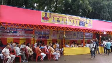 अरेराज: अरेराज मे हाई स्कूल गेट के समीप सनातन सेवा शिविर का आध्यात्मिक गुरु ने फीता काटकर किया उद्घाटन