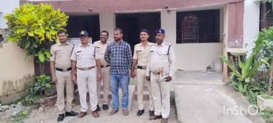 देवसर: जियावन पुलिस ने अवैध प्रतिबंधित मादक पदार्थ स्मैक की बिक्री करने वाले आरोपी को किया गिरफ्तार