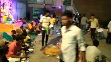 खबर औरैया से ग्राम समरथपुर में  स्थित विष्णु मंदिर पर चल रहे गणेश महोत्सव में हुआ विशाल भंडारे का आयोजन