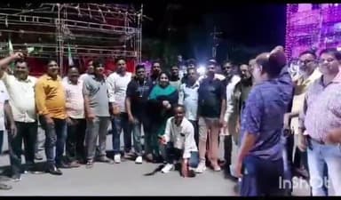 ସମ୍ବଲପୁର ମ୍ୟୁନିସିପାଲଟି: ରୋହିତ ପୂଜାରୀ ଜିଲ୍ଲା ସଭାପତି ହେବା ପରେ ଲଷ୍ମୀ ଟକିଜ ଛକ ଓ ଜିଲ୍ଲା ସ୍କୁଲ ଛକରେ ଖୁସି ମନାଇଲେ ବିଜେଡି କର୍ମୀ