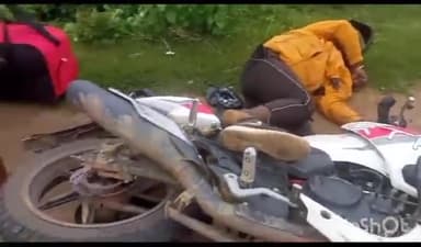 ସମ୍ବଲପୁର ମ୍ୟୁନିସିପାଲଟି: ଅନୁଗୁଳିଆ ପଡାରେ ସଡ଼କ ଦୁର୍ଘଟଣା; ଜଣେ ମୃତ ଓ ଜଣେ ଗୁରୁତର, ଉଭୟଙ୍କ ବ୍ୟାଗରୁ ଗଞ୍ଜେଇ ଜବତ ନେଇ ପୋଲିସର ସୂଚନା