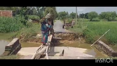 बलरामपुर: ललिया भवनियपुर में बने पुल टूट जाने से वाहनों का आवागमन बन्द,जान जोखिम में डालकर होता है आवागमन