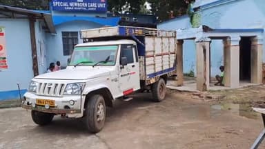 जमुई: रुपे गांव में वज्रपात की चपेट में आने से 16 वर्षीय किशोर की हुई मौत, शव को पोस्टमार्टम हेतु लाया गया सदर अस्पताल