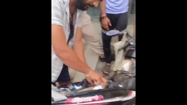 गोपालगंज: बलथरी चेक पोस्ट पर उत्पाद विभाग की टीम ने 65 पीस टेट्रा पैक शराब के साथ दो बाइक सवार युवकों को किया गिरफ्तार, भेजा जेल