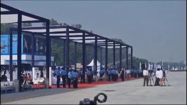 गाज़ियाबाद: हिंडन एयरबेस पर दो दिवसीय ड्रोन शो का रक्षा मंत्री राजनाथ सिंह ने किया शुभारंभ