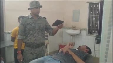 गोपालगंज: जादोपुर मोड़ पर ई-रिक्शा चालक को कार सवार युवकों ने जमकर पीटा, जख्मी चालक को सदर अस्पताल में कराया गया भर्ती