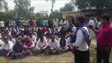 हरिद्वार: रोशनाबाद विकास भवन के सामने भीम आर्मी ने अपनी 6 सूत्रीय मांगों को लेकर किया धरना प्रदर्शन